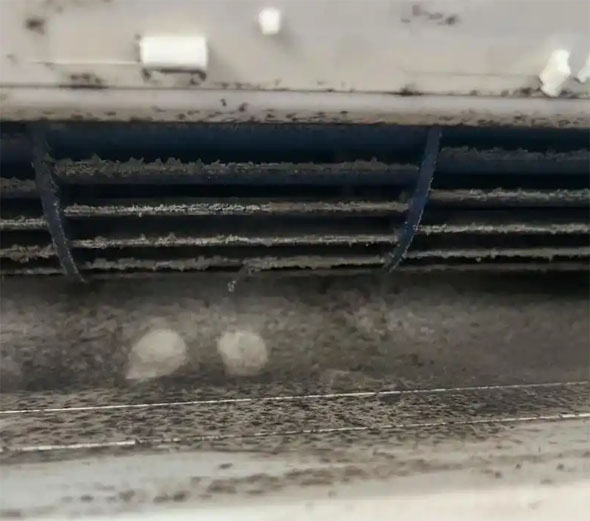 红古空调吹的风有股烧焦味是怎么回事